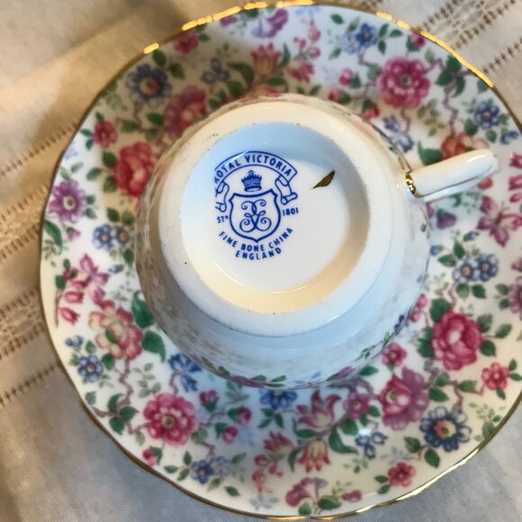 Vintage Royal Victoria Floral Teacup & Saucer - Picture 4 of 4
